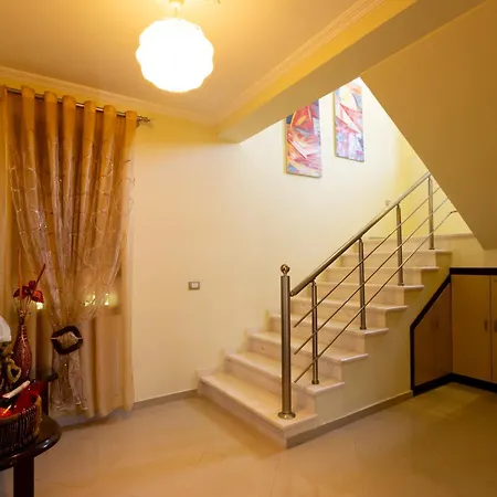 Doel's - Spacious Private House With Garden & Views In Gjirokastër