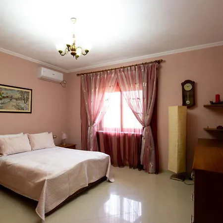Doel's - Spacious Private House With Garden & Views In * Gjirokastër