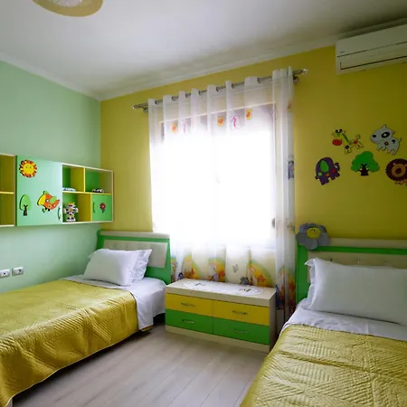 Doel's - Spacious Private House With Garden & Views In * Гирокастра
